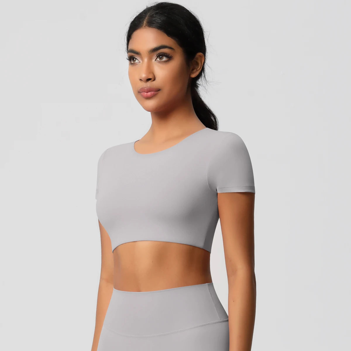 Xooie Fit Women's Stylish Yoga Crop Top T-Shirt in Light Gray for Comfortable Workouts