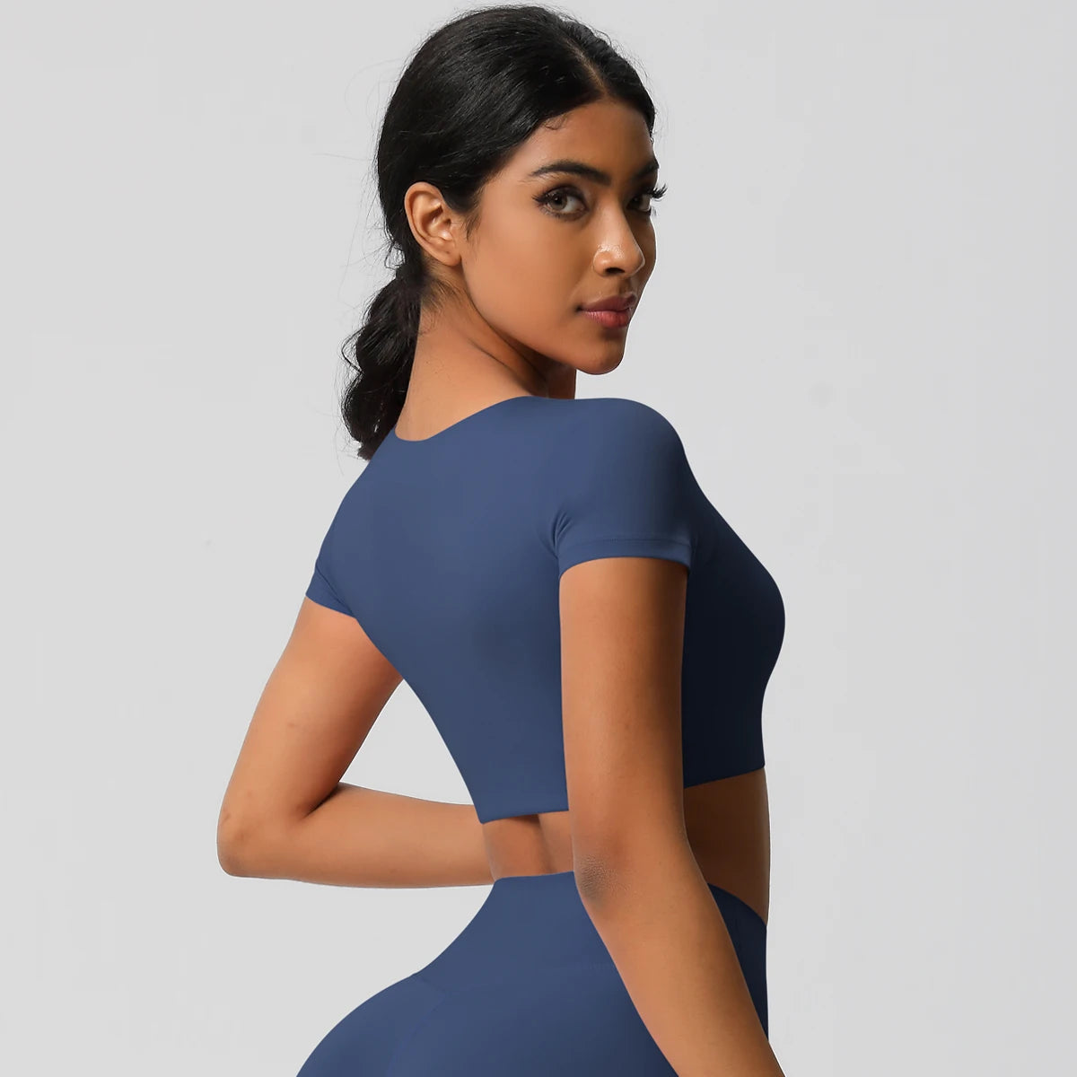 Xooie Fit Yoga Crop Top T-Shirt in Navy Blue with a Stylish Fitted Design for Comfort and Flexibility
